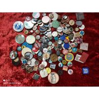Значки,всякие,как есть,и кондиция и нет,около 200 шт.