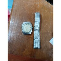 Часы слава женские рабочие. С браслетом.