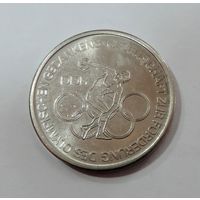 Настольная спортивная медаль ГДР. Диаметр 3.5 см.