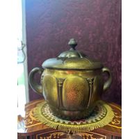 Огромное латунная ёмкость с крышкой. Европа много Лотов с рубля