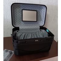 Кейс, саквояж для косметики с кодовым замком и ремнём на плечо. Винтаж. Не использовался!
