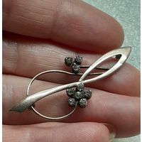 Брошь. Серебро.