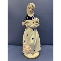 Статуэтка фарфор дама с собачкой