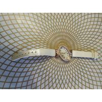 Часы наручные с ремешком  GoGoey,   тикают. Состояние на скане.