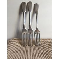 ВИЛКИ СТОЛОВЫЕ. БОЛЬШИЕ. FRAGET N PLAQUE. ДОВОЕННЫЕ В НАЛИЧИИ 3 ШТУКИ. ЦЕНА СНИЖЕНА И УКАЗАНА ЗА 1 ЛОТ ИЗ 3 ШТУК. СМ.ОПИСАНИЕ.