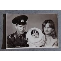 Фото пограничника с семьей