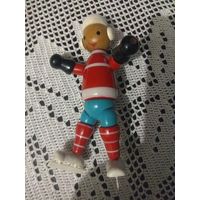 Деревянная игрушка Хоккеист.