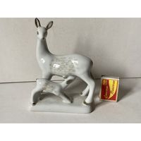 Новогодняя распродажа !Статуэтка. ОЛЕНИХА с ОЛЕНЁНКОМ. ЗХК