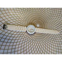 Часы наручные с браслетом GENEVA . В ремонт,коллекцию,на запчасти. Состояние на скане.