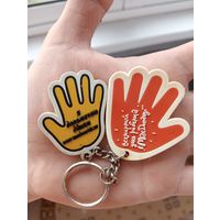 Брелки. Две ладошки Макдональдс помощь детям. Беларусь и Украина