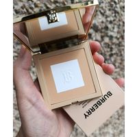 Компактная пудра Burberry Beyond Wear Setting & Refining Powder 11 gr в оттенке 02 Medium