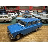 Москвич 426 синий,  решетка с двумя круглыми фарами. Пятничный вечер в синих, голубых и серых тонах.