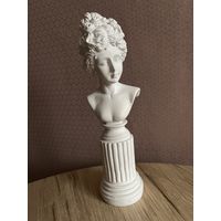 Бюст девушки