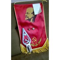 Навершие знамени ,вымпел ,значки СССР. (всё одним лотом)