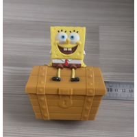 Губка Боб с сундуком. Игрушка из McDonald's