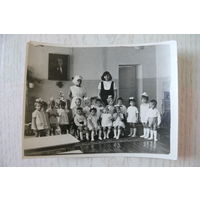 Фото СССР. Детский сад, портрет Ленина.