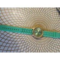 Часы наручные с ремешком GENEVA  ,   тикают. Состояние на скане.