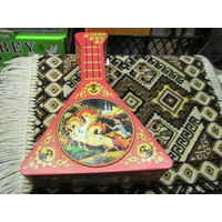 Жестяная коробка-балалайка, музыкальная шкатулка.