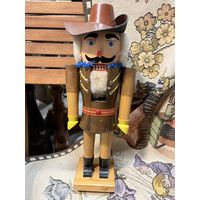 Деревянный щелкунчик