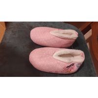 Мягкие тапки Скай р.30, покупали в Германии. Длина стельки 18,5 см. Очень удобные, новые.