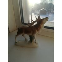 Статуэтка. Есть повреждения 3 фото. С рубля.