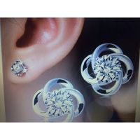 Разные серьги. Покупала в Европе.