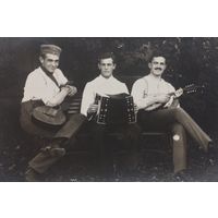 Фото ПМВ Ббойцы с музыкальными инструментами.Оригинал!