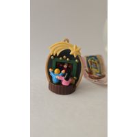 Фигурка Kinder, Spielzeugbude auf dem Weihnachtsmarkt из  Новогодней серии 1998)