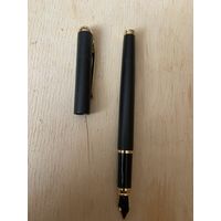 Чернильная ручка 2000-х годов. А может и раньше.