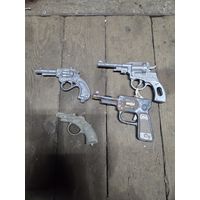 Игрушечные пистолеты