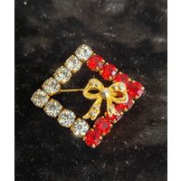 Брошь Чехословакия СССР с краснми вставками