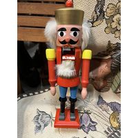 Деревянный щелкунчик