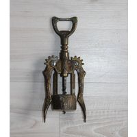 Латунный штопор для бутылок, с изображением виноградной лозы.